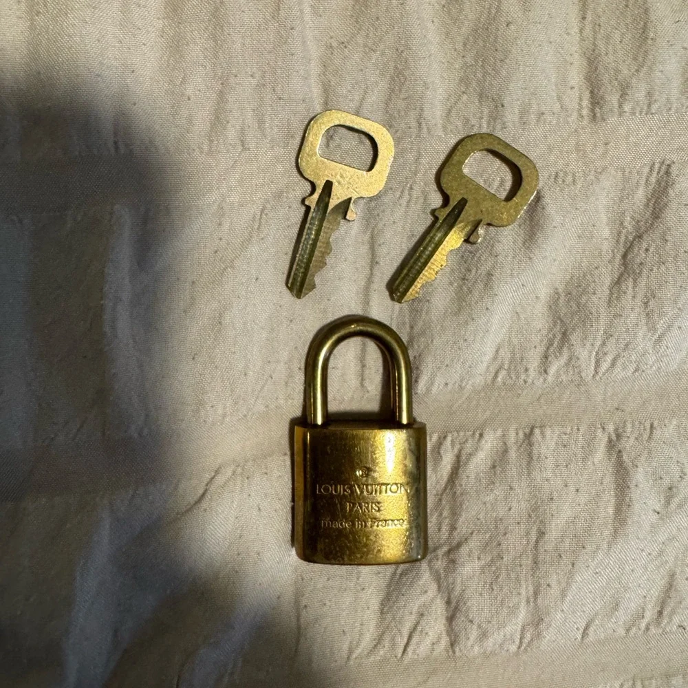 LOUIS VUITTON CLASSIC SPEEDY 25 EPI LEATHER HANDBAG - Picture 8 of 16